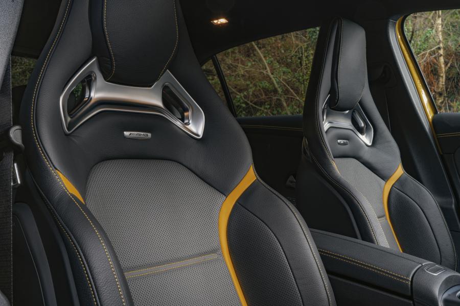 Интерьер Mercedes-AMG A45 S 4Matic+ Aerodynamic Package (W177) 2019 года  (UK) (фото 15 из 68)